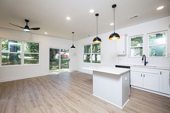 Building Photo - Brand New Duet Style Townhome in Charlotte!
