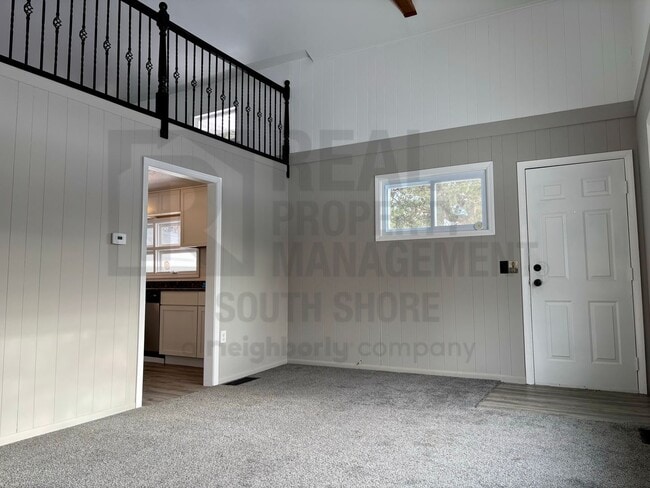 Building Photo - Remodeled 2bed/1bath: Where Charm Meets Chic