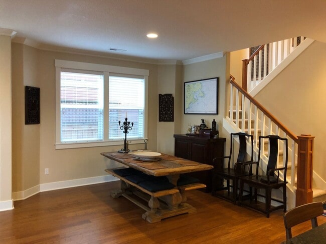 Building Photo - Gorgeous, modern craftsman 3+ bedroom, 3 b...