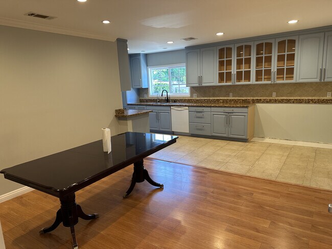 Building Photo - 508 N Verdugo Rd