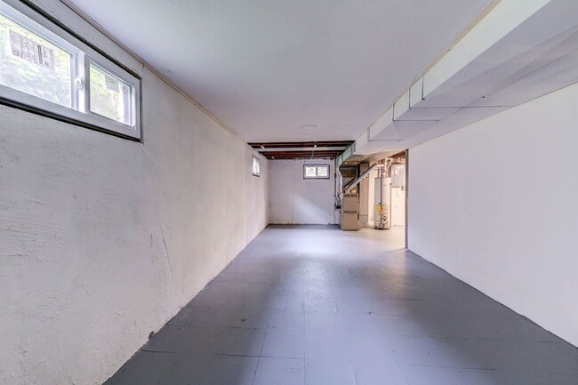 Building Photo - 212 Lakeside Dr