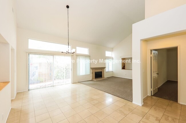 Building Photo - 3 Bedroom with Loft Irvine Home