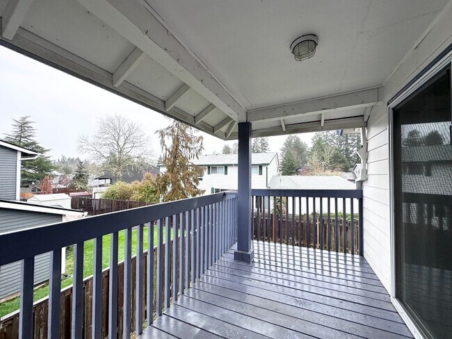 Building Photo - Single Family Home in Beaverton, OR 6 Beds 3 Baths w/ Double Car Garage!