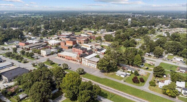 Building Photo - 4196 N Lee St