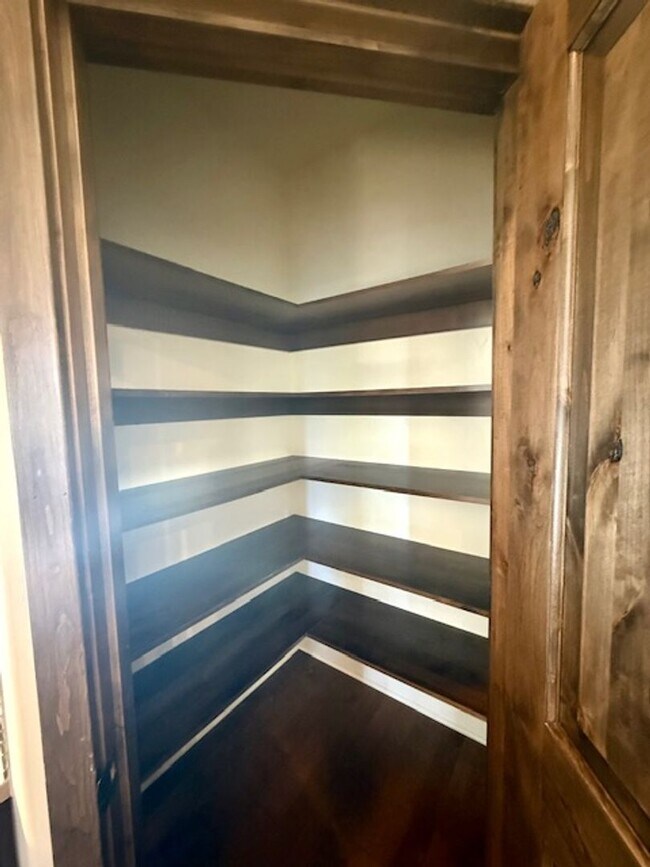 Building Photo - Luxury Home in Stonegate with Community Pool!
