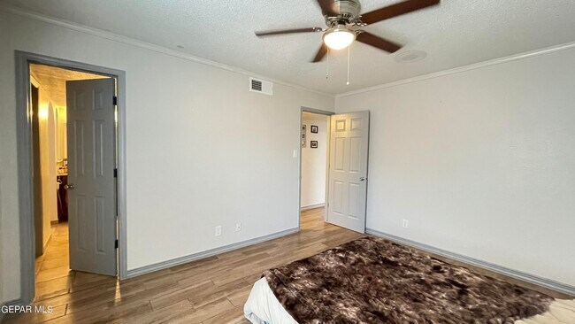 Building Photo - 10721 Pleasant Hills Dr