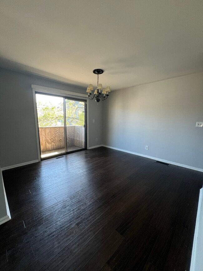 Building Photo - 183 Livingston Pl