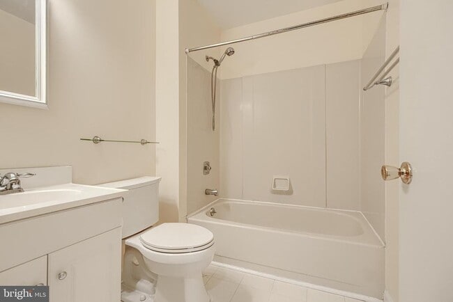 Building Photo - 414 Five Farms Ln