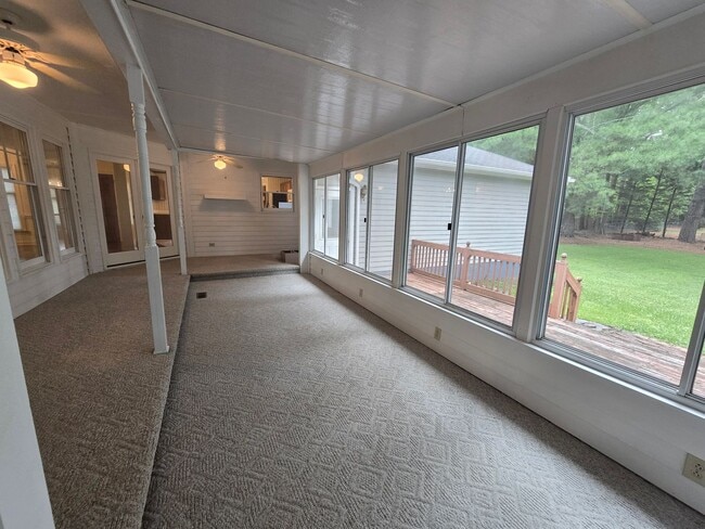 Building Photo - Quiet Neighborhood- Large Lot- Shed- Enclosed Sunroom! Community Pool & Tennis Courts!
