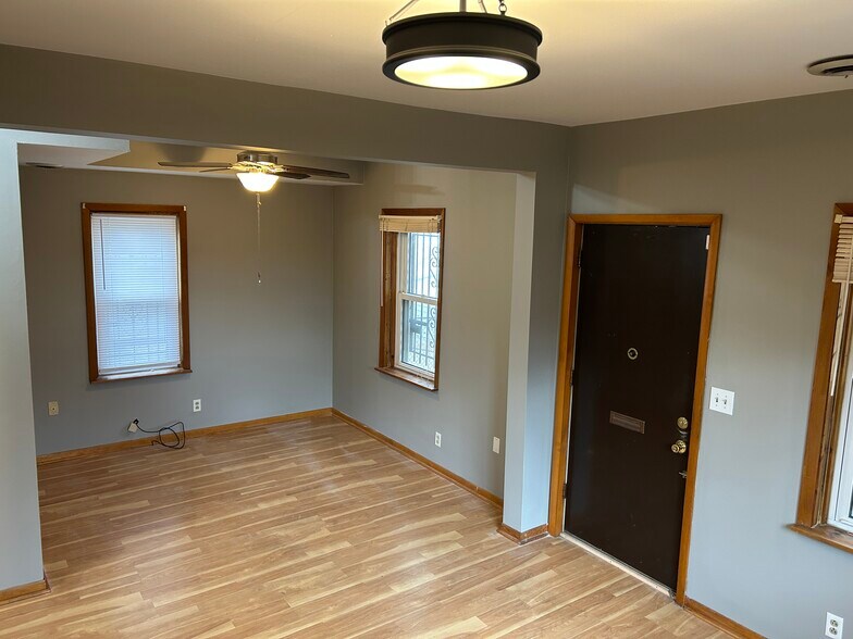 Building Photo - 5406 N Lovejoy Ave