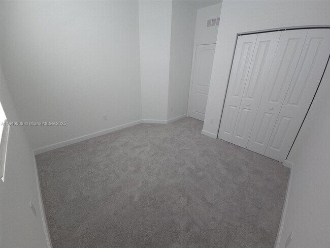 Building Photo - 321 SE Crossoak Ln