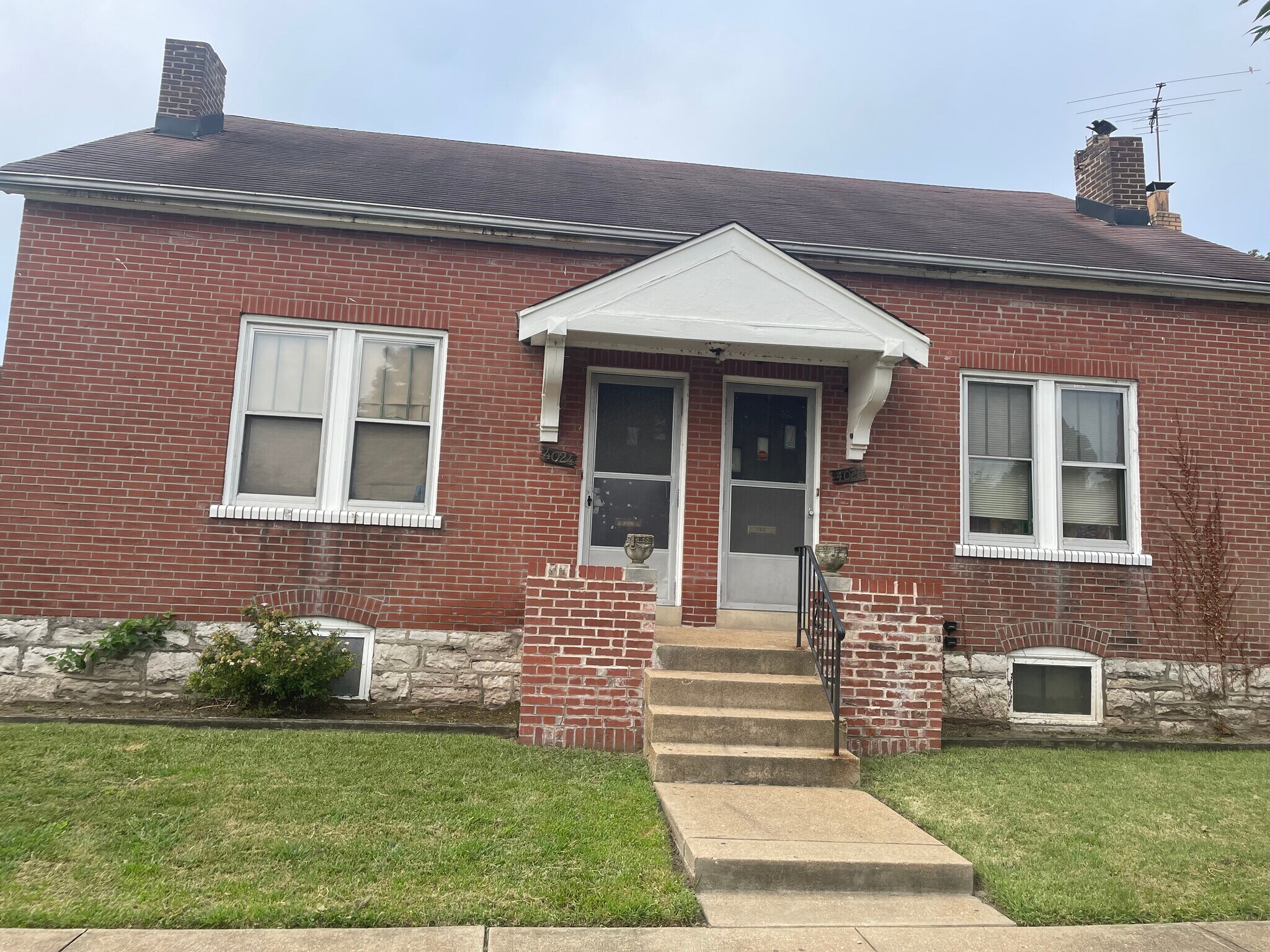 Building Photo - 4024 Tholozan Ave