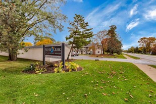 Building Photo - Silver Creek Apartments