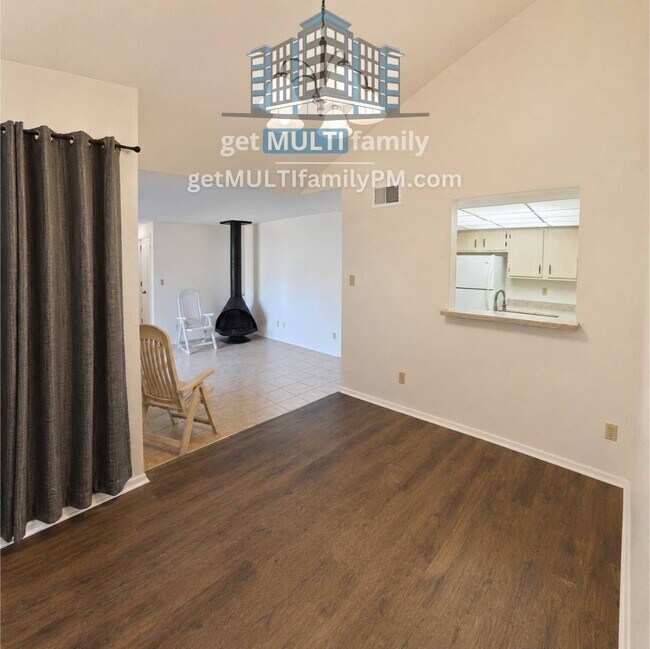 Building Photo - 903 S Casitas Dr