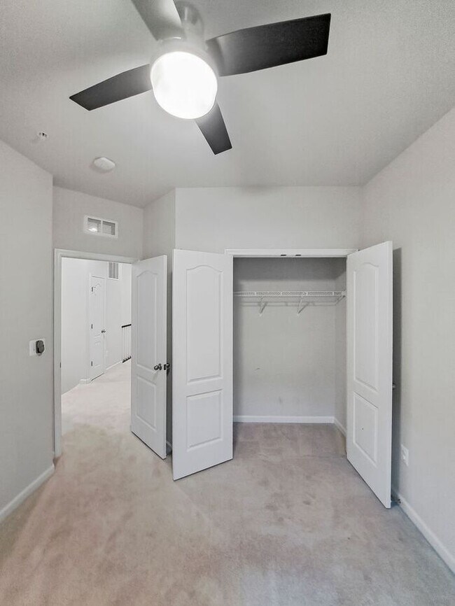 Building Photo - 2648 Sierra Nevada Ave