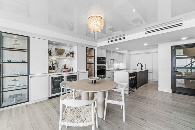 Building Photo - 3115 S Ocean Blvd