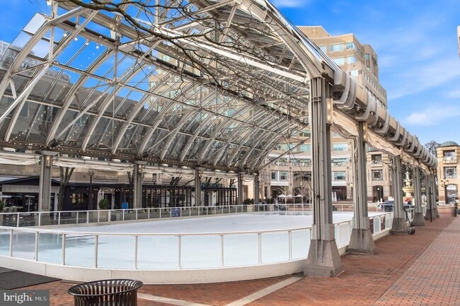 Building Photo - 2558 Banshire Dr