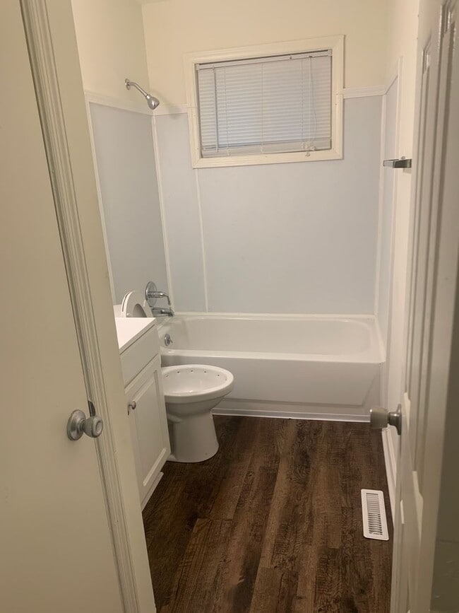 Building Photo - 3 Bed 1 Bath Home Available Fall 2026!