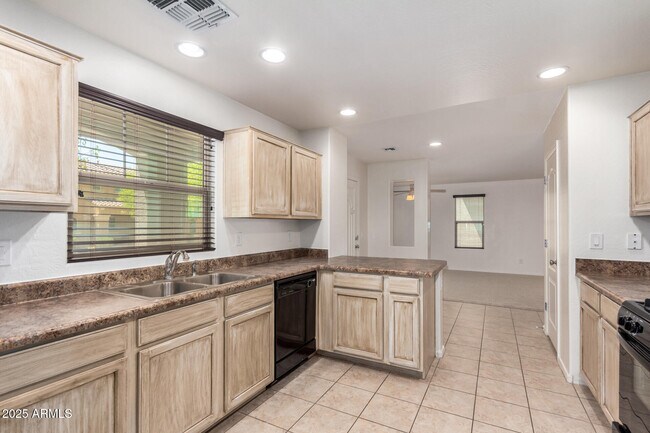 Building Photo - 2258 S Ponderosa Dr
