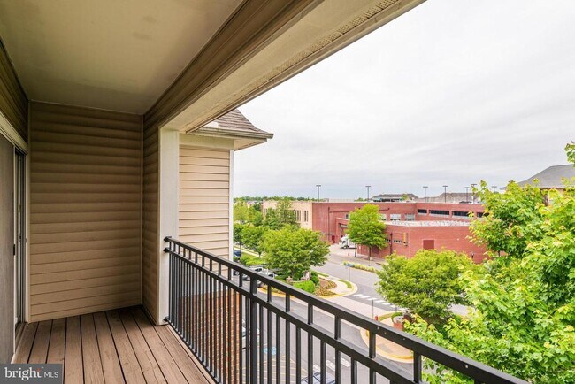 Building Photo - 12958 Centre Park Cir