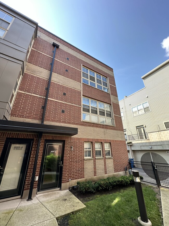 Building Photo - 2323 S Wabash Ave