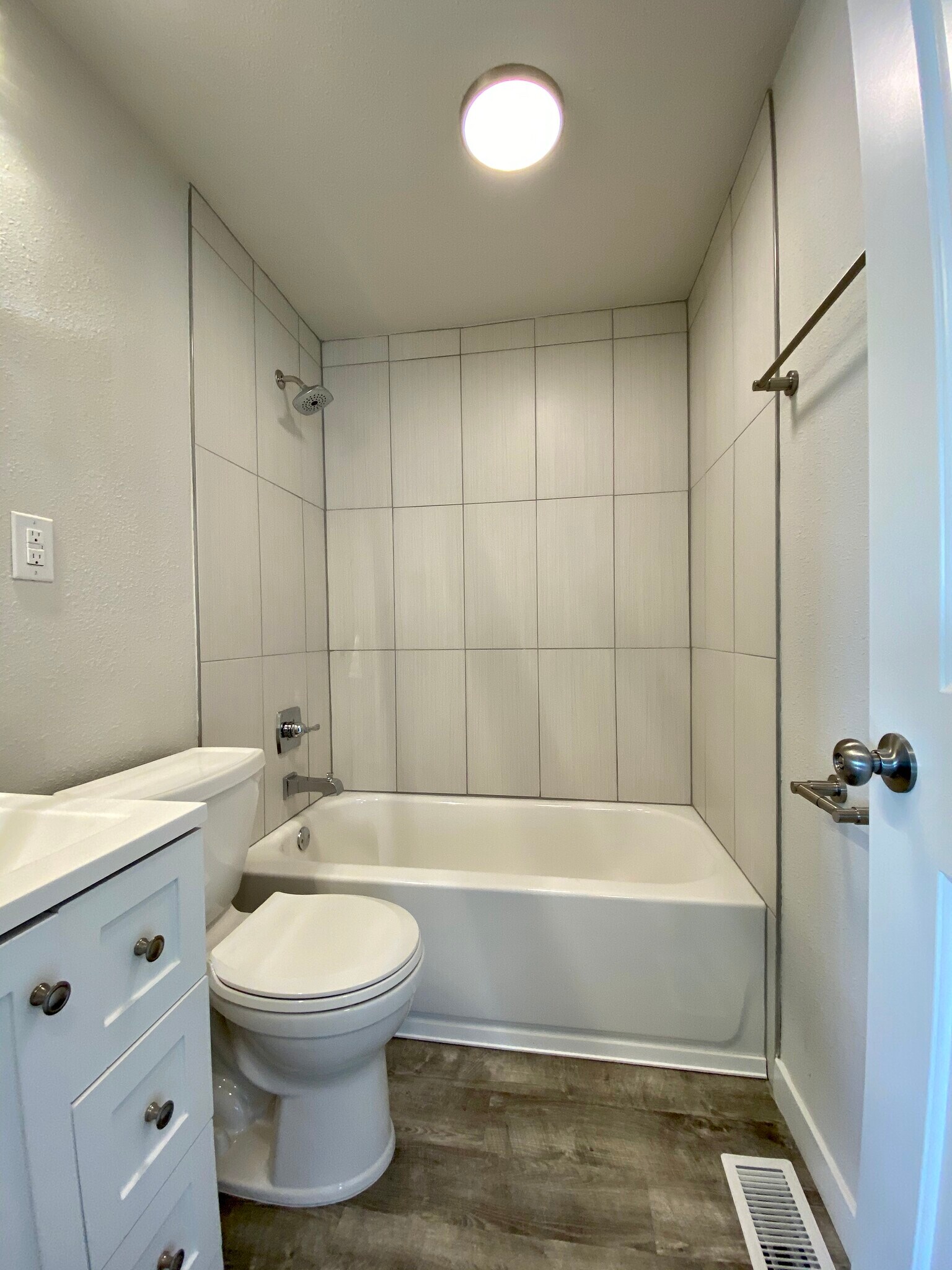 Building Photo - 1033 Juneau St