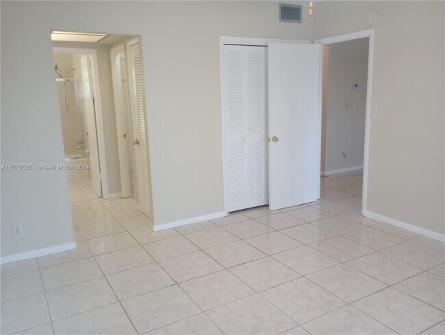 Building Photo - 2309 Park Ln