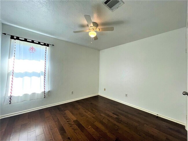 Building Photo - 834 Island Meadow Ct