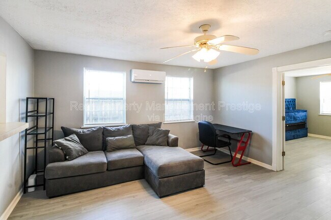 Building Photo - 610 Avenue H