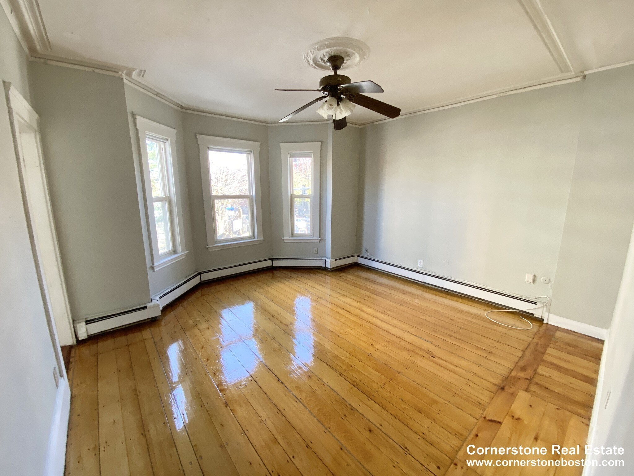 Building Photo - 1562 Tremont St