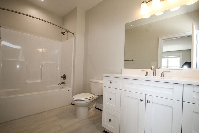 Building Photo - 1505 W Cary St