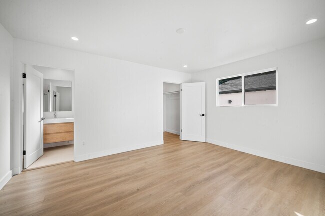 Building Photo - 14332 Miranda St