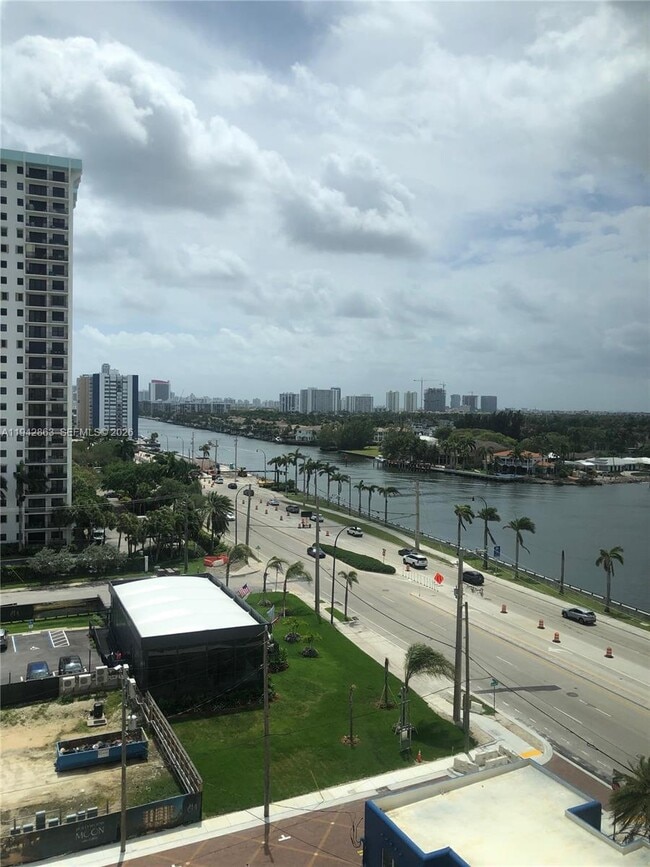 Building Photo - 801 S Ocean Dr