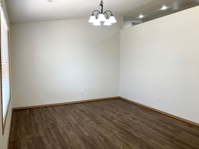 Building Photo - Ranch-Style Home With Gas Fireplace and Washer/Dryer Included! 1 Small Dog Welcome!