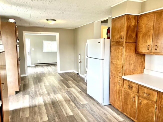 Building Photo - 252 Coovert St