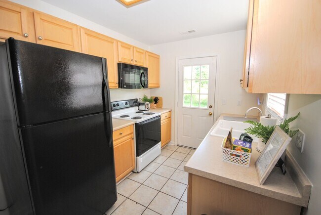 Building Photo - 707 Bagwell Ct