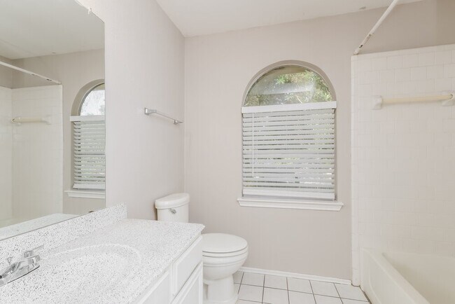 Building Photo - 16821 Kettle Creek Dr