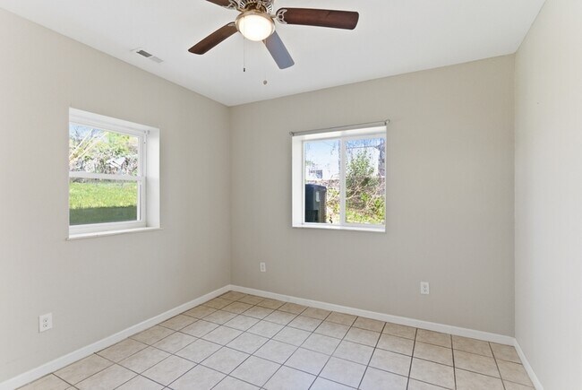 Building Photo - 3300-3374 Valley View Drive - 3334