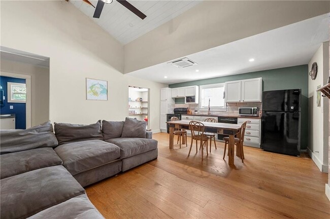 Building Photo - 948 Margaret Pl NW