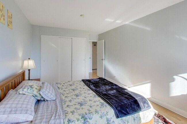 Building Photo - 3100 N Lake Shore Dr