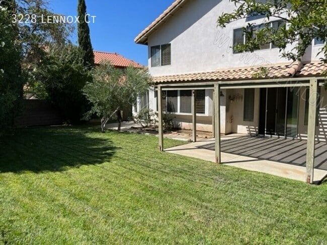 Building Photo - 3228 Lennox Ct