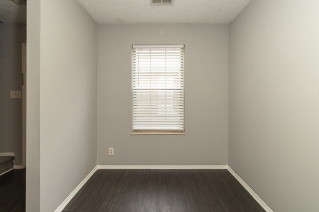 Building Photo - 9157 Cedarpark Ln NW