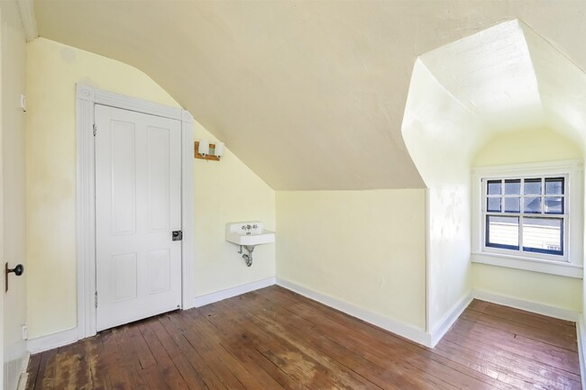 Building Photo - 54 Highland Ave