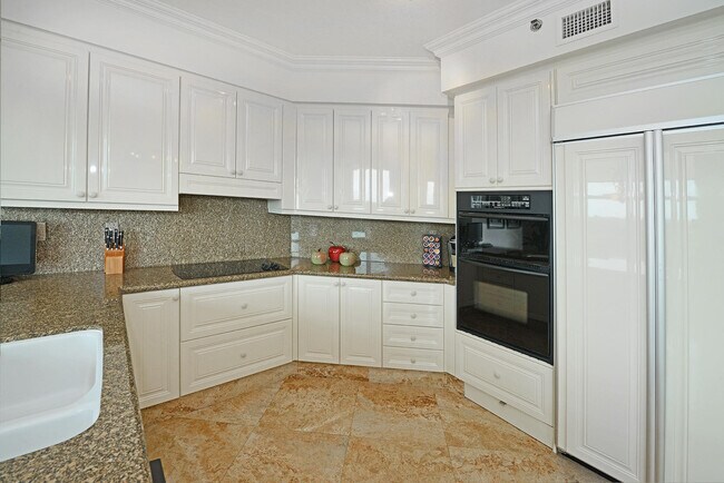 Building Photo - 3740 S Ocean Blvd