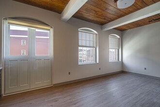 Building Photo - 1-Bedroom/1-Bathroom Apartment - Brattlebo...