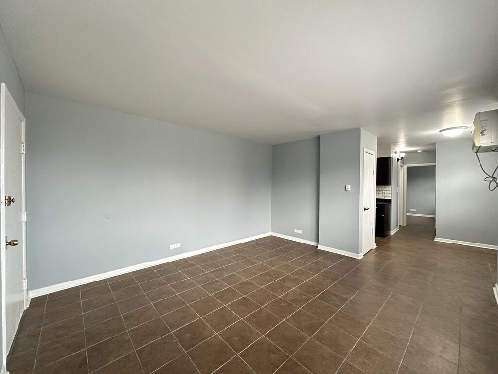 Building Photo - 9620 Ivanhoe Ave