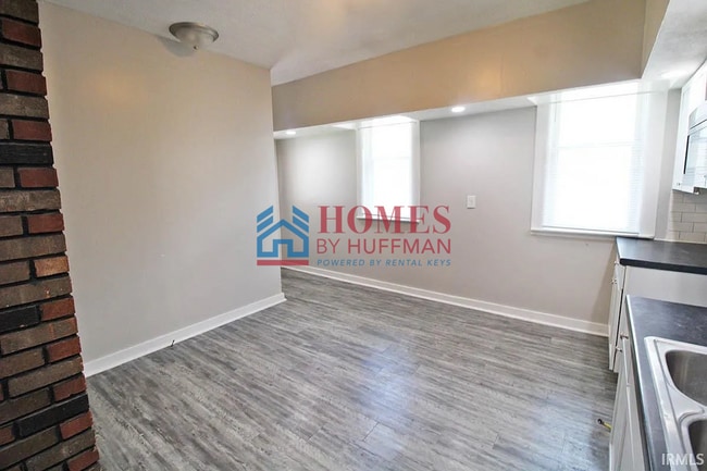 Building Photo - Two Bedroom House