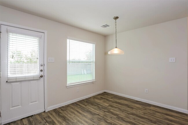 Building Photo - 14466 Platzer Dr