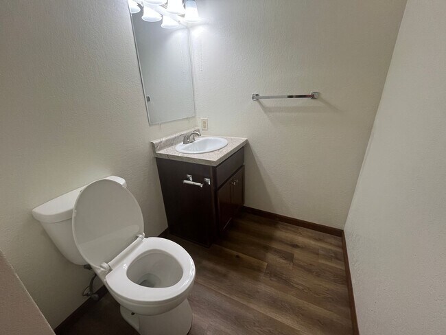 Building Photo - 519-E S Silverwood Lane