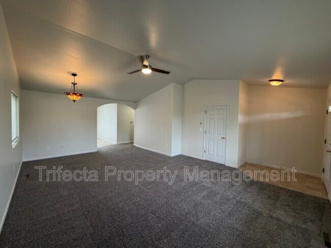 Building Photo - 3627 Glenbarr Ct